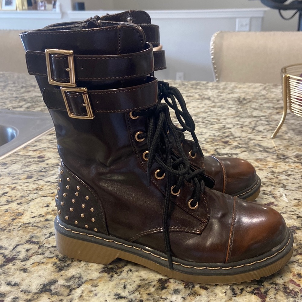 BOOTS